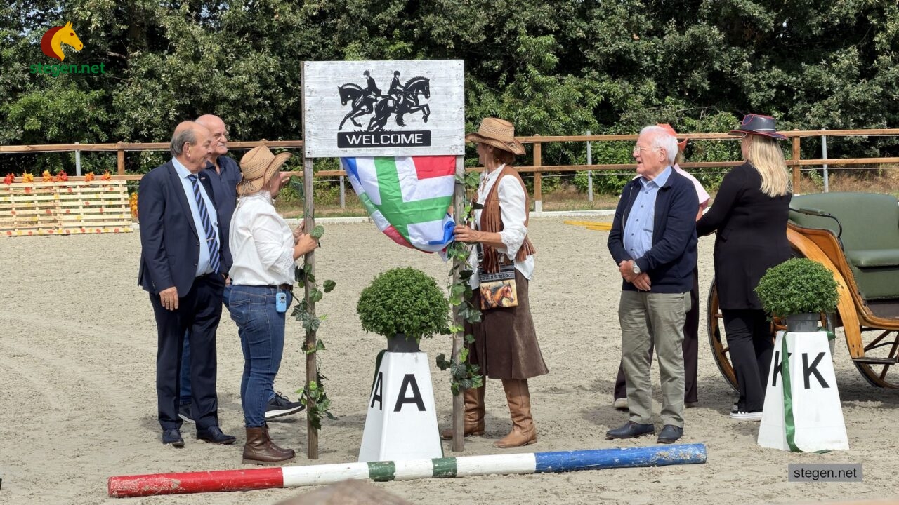 Opening buitenbak Driesporen Onstwedde