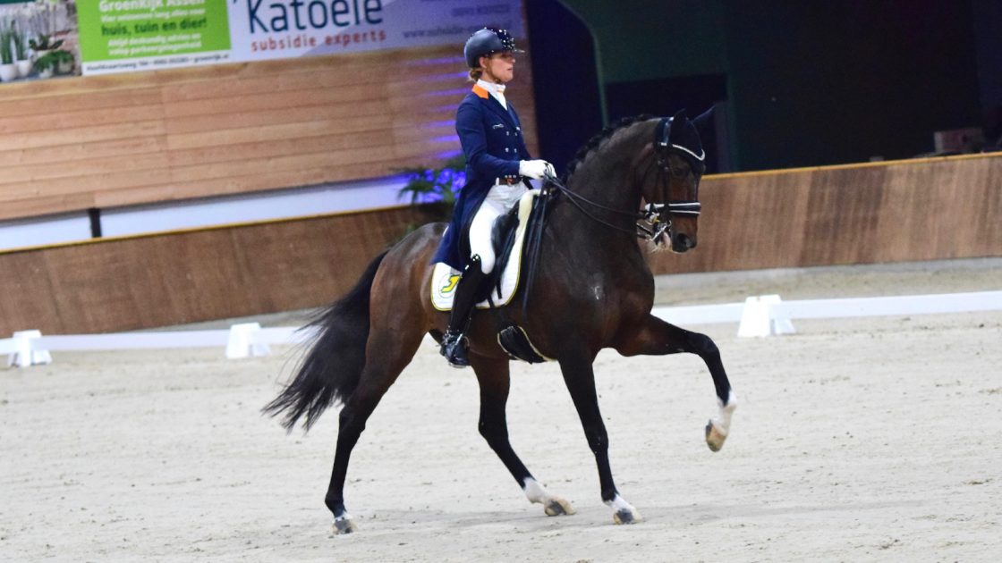 Adelinde Cornelissen en Zephyr tijdens winnende proef in Exloo.