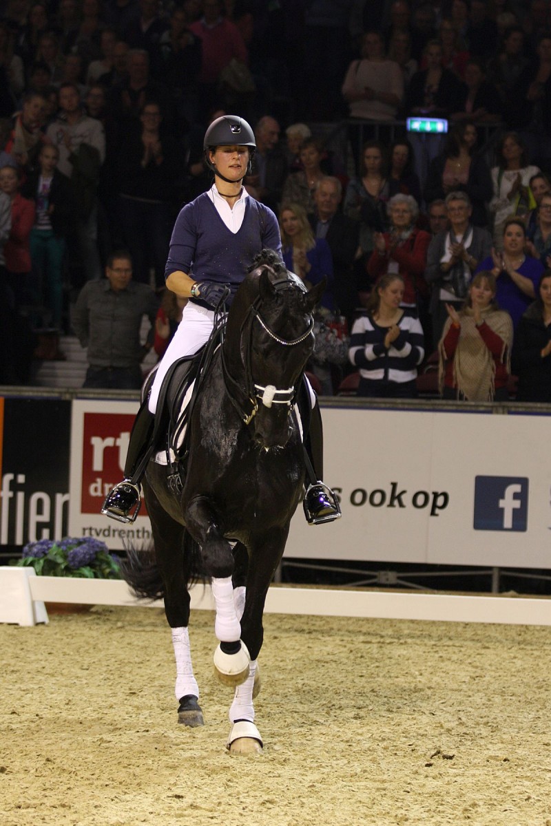 Adelinde Cornelissen met Aqiedo