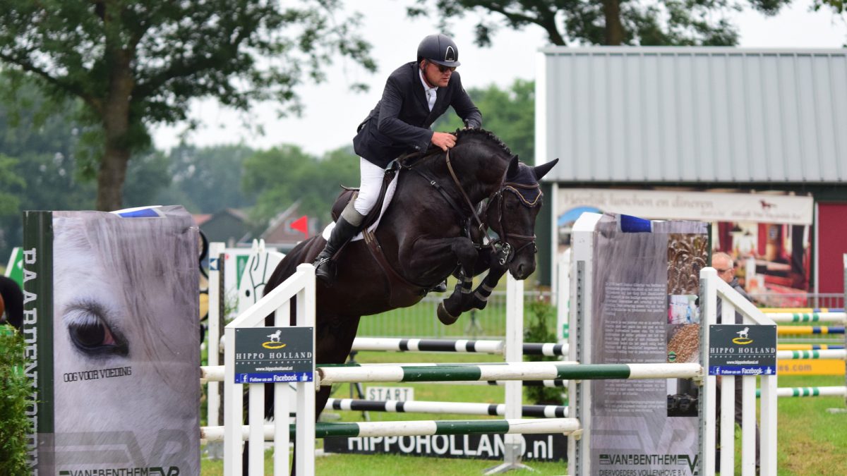 Albert Zoer met Il est Balou tijdens De Wolden Cup in Staphorst.