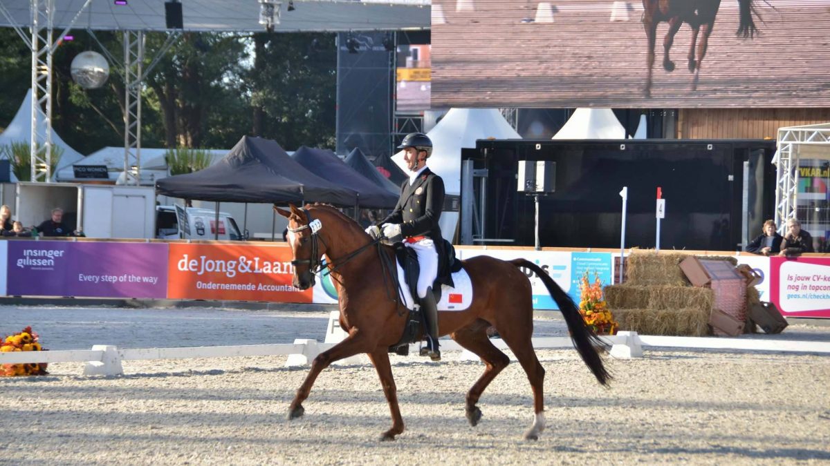 Alex Hua Tian  tijdens zijn dressuurproef met Don Geniro. Military Boekelo