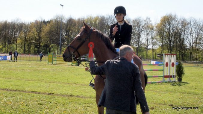 Alice Jakobs won met Lehar in de klasse M.