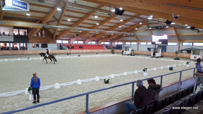 KNHS-kampioenschap. De Amaliahal van het Nationaal Hippisch Centrum in Ermelo.