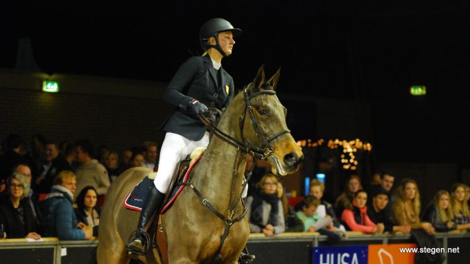 Amber Meijer in volle concentratie met KM Carrera. foto: Steven Stegen