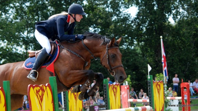 Amber Meijer met KM Carrera. (archief)