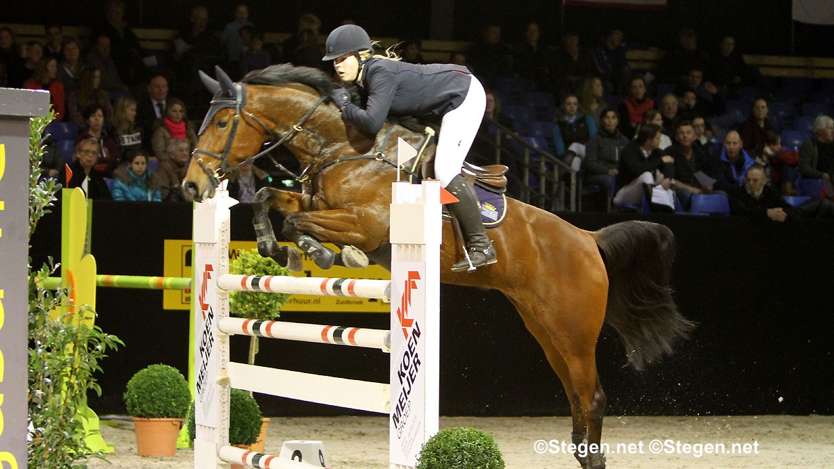 Aniek Diks reed Bonhita naar de overwinning in de klasse Z. ©Roos Meertens
