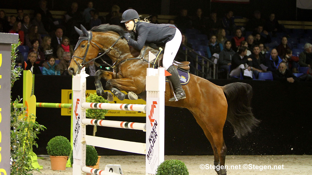 Aniek Diks reed Bonhita naar de overwinning in de klasse Z. ©Roos Meertens