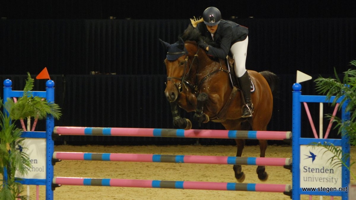 Aniek Diks rijdt Bonitha naar de zege in de Z-klasse.
