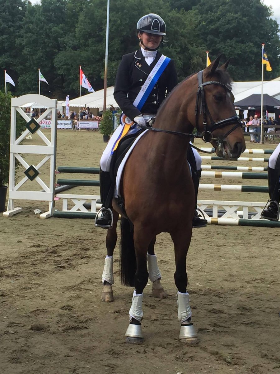 Anna-Sophie Huisman won de finale van de Z-dressuur.