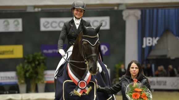 De Deense Anna Kasprzak won in Odense de wereldbeker met Donnperignon.