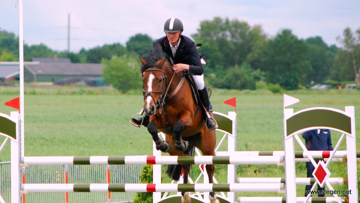 Anne de Vries won met Confidence in Buitenpost (archief). Foto: Steven Stegen