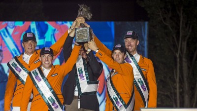 De winnende Nederlandse equipe bij de finale van de Nations Cup in Barcelona. (FEI/Dirk Caremans)