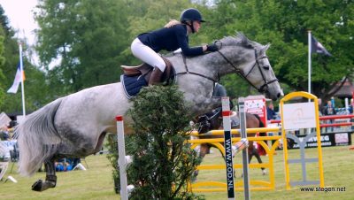 Beaudine Hollemans met Bella Diva (archieffoto). foto: Steven Stegen
