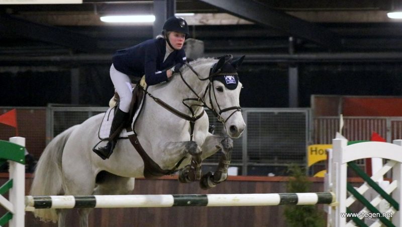 Beadine Hollemans op weg naar de titel in de ZZ in Groningen met Bella Diva. foto: Arjen Schilperoord