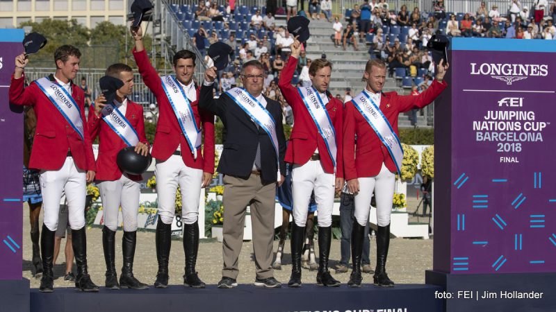 De winnende Belgen Jos Verlooy, Wilm Vermeir, Nicola Philippaerts, Chef d'Equipe Peter Weinberg, Pieter Devos en Niels Bruynseels.