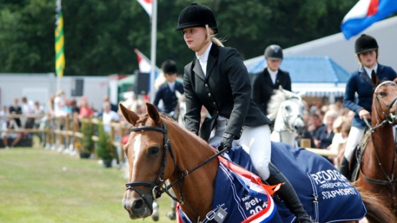 Bianca Compagner pakte de Drentse titel bij de Z-pony's cat D/E. ©Steven Stegen