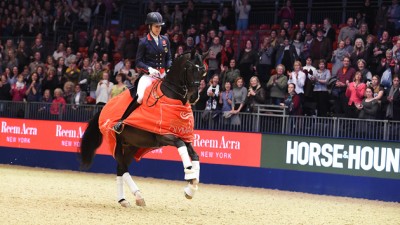 Charlotte Dujardin won met Uthopia de Grand Prix tijdens de London International Horse Show 2015 in Olympia. foto: Kit Houghton