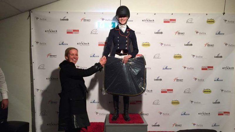Nienke Wulff won in Genemuiden de Coby van Baalen Stijlprijs.