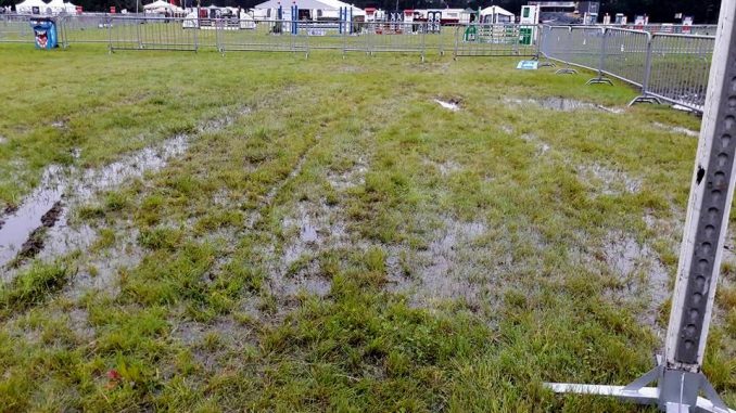 Drents kampioenschap 2016. Het springterrein biedt een trieste aanblik. foto: KNHS Drenthe