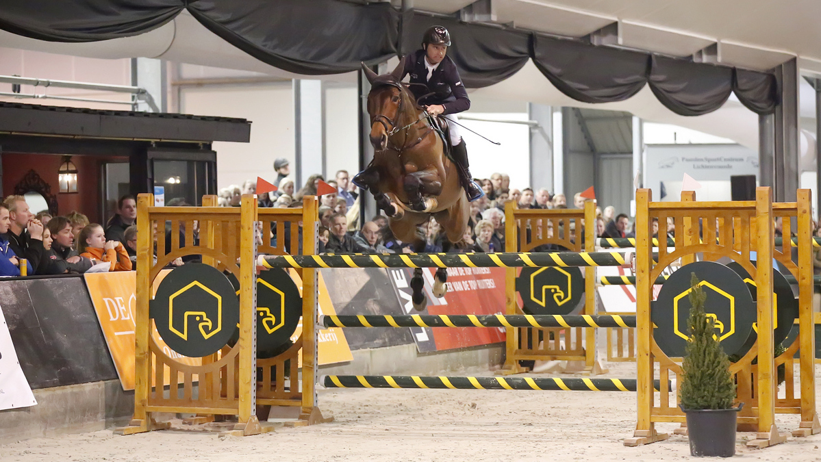 Denis Lynch won met Songe De Toscane de finale van de Medium Tour bij Jumping De Achterhoek.