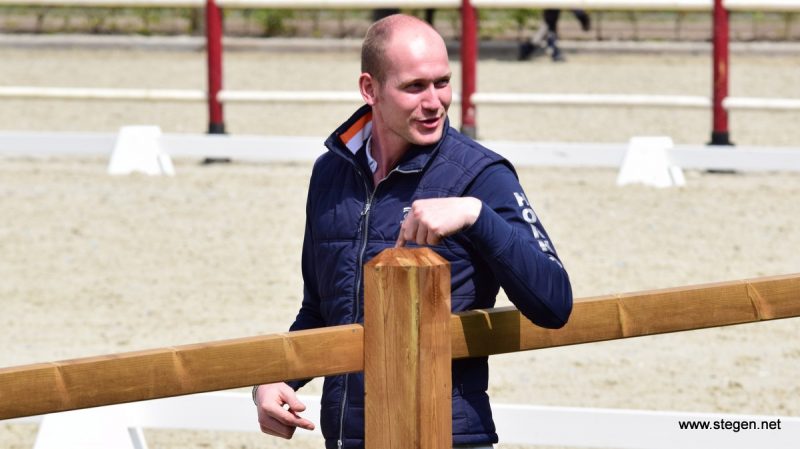 Diederik van Silfhout werd KNHS-kampioen in de zware tour.