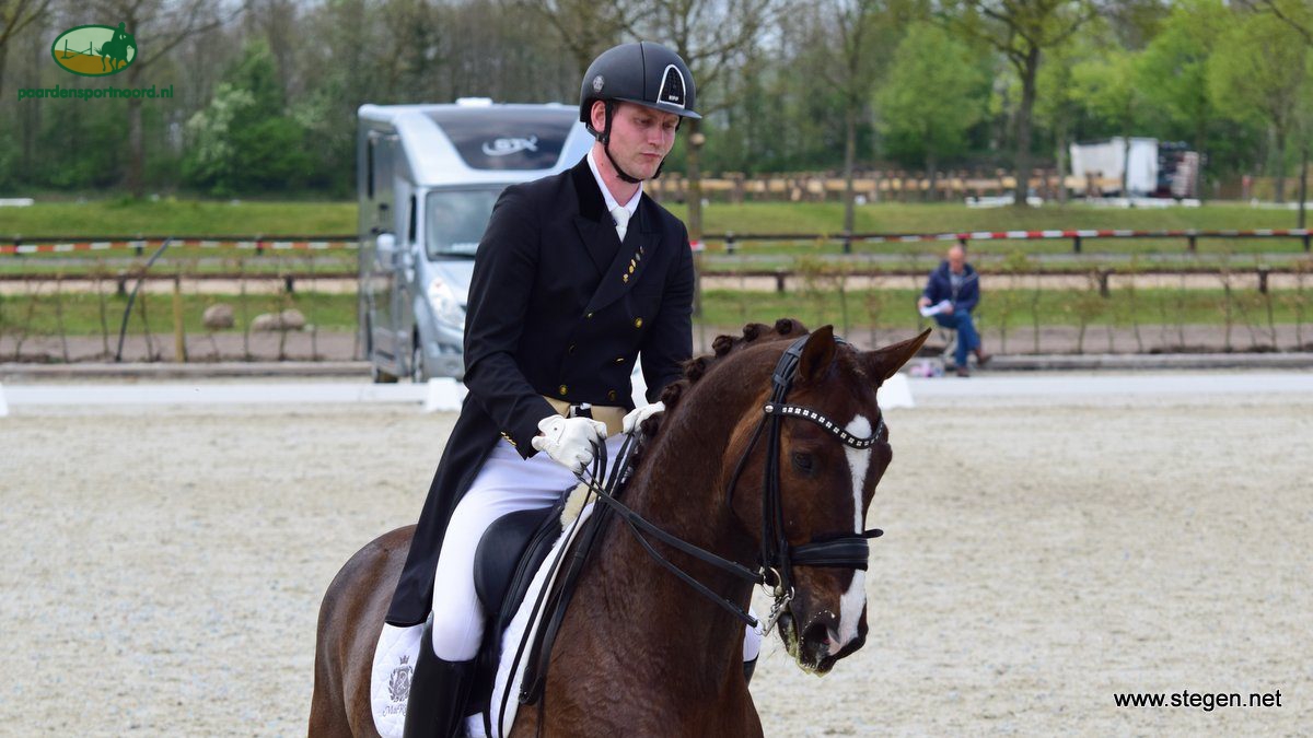 Diederik van Silfhout was met Four Seasons de beste Nederlander op de eerste dag van het EK-dressuur in Gothenburg.