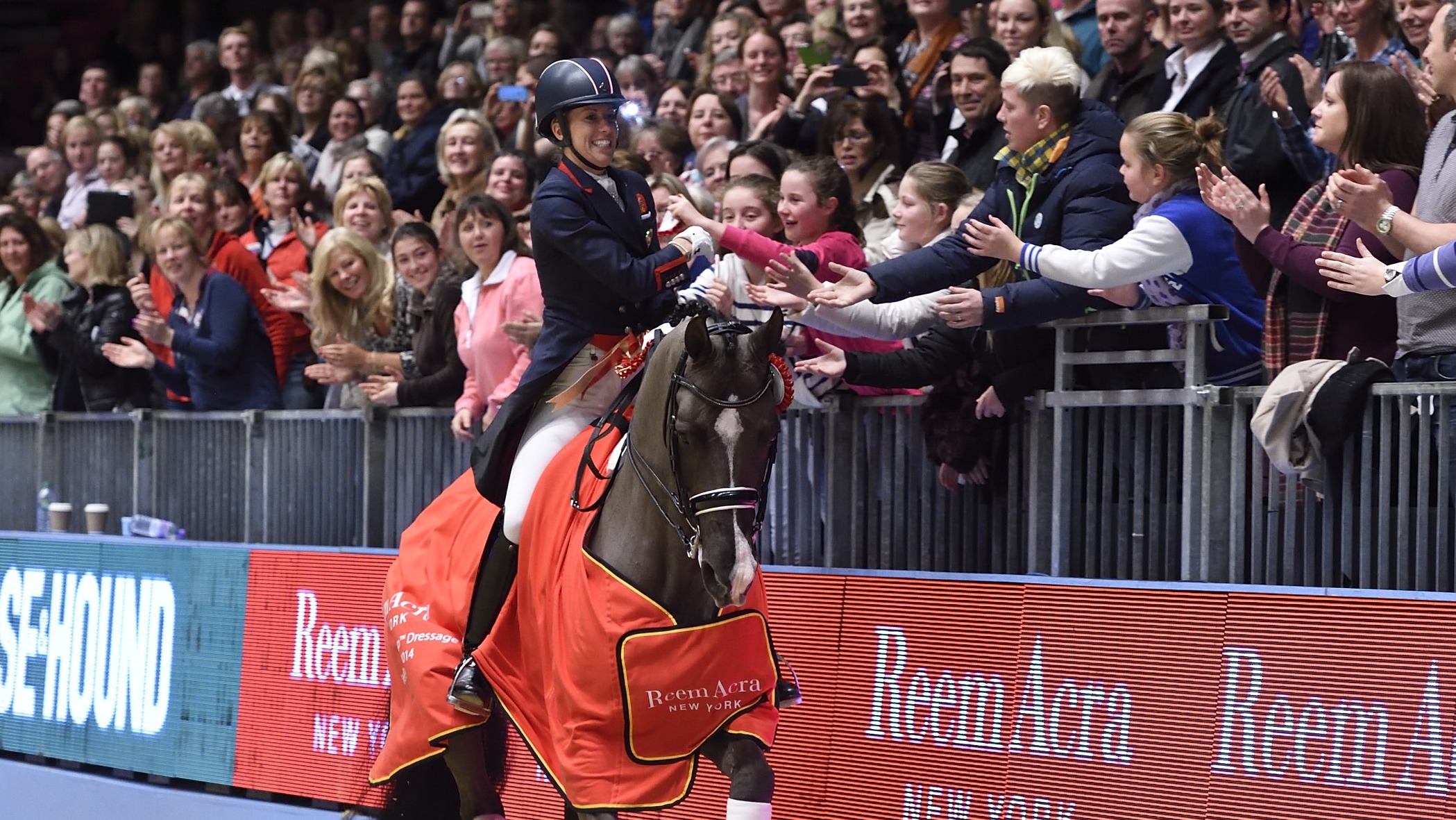 Charlotte Dujardin en Valegro tijdens de ereronde.