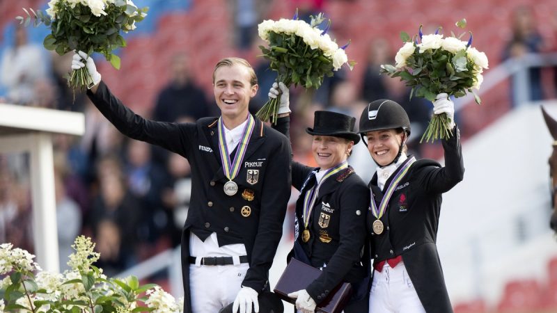 Sonke Rothenberger (zilver), Isabell Werth (goud) en de Deense Cathrine Dufour, die brons pakte. foto: FEI | Richard Juillart