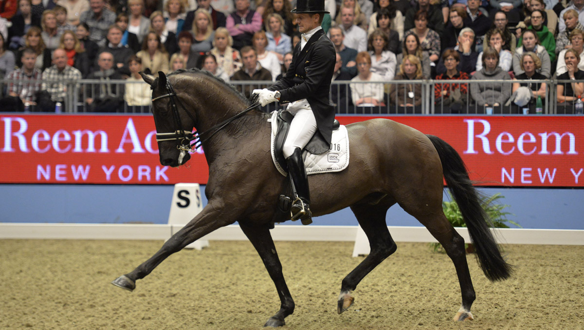 Edward GAL pakte in Londen de tweede plaats in de wereldbeker met Glock's Undercover. ©FEI/Kit Houghton