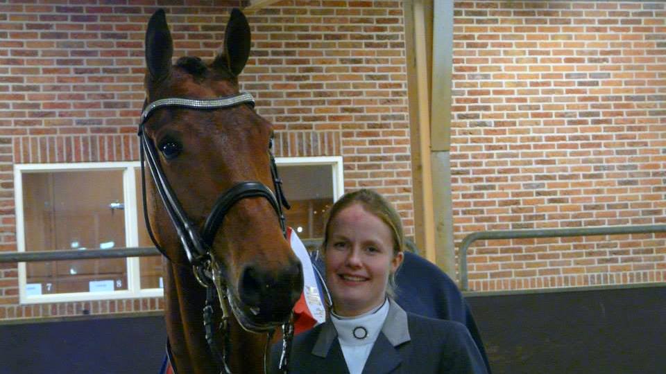 Drents kampioene Eline Klont werd met Arragon zevende in de ZZ-licht.