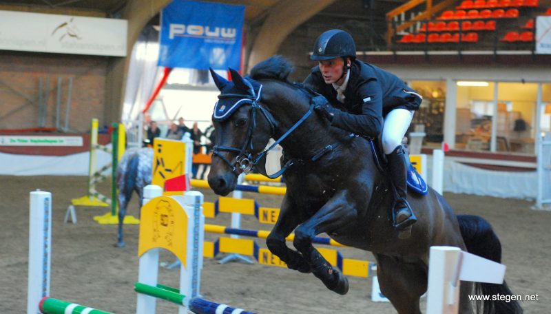 Elmar van Hoorn rijdt Ashville naar de overwinning op het EDR-concours in Winschoten. foto: Steven Stegen