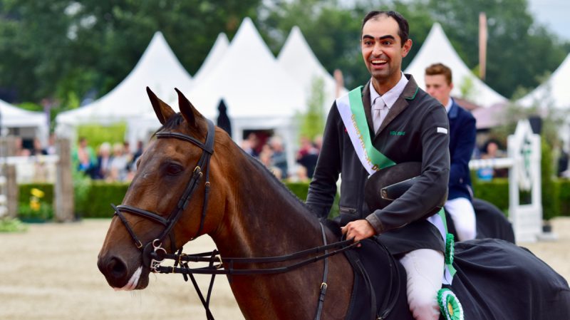CH De Wolden. Een blije Ernesto Canseco en Celebrity VDL bij de huldiging.