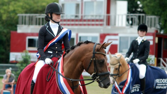 Floor van Manen werd met Divano du Bois opnieuw Drents kampioen Z2-dressuur bij de pony's.