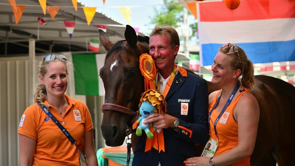 Een blije Frank Hosmar na het behalen van de bronzen medaille. foto: Facebook | Annelies Hosmar