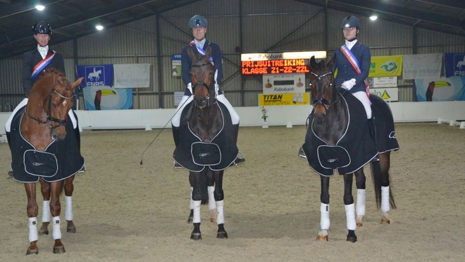 De kampioenen op een rij, Laura Zwart, Hergen van Hall en Hennie Roffel.