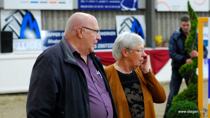 Gerard en Reina Limburg zijn duidelijk ontroerd als ze in het zonnetje worden gezet.