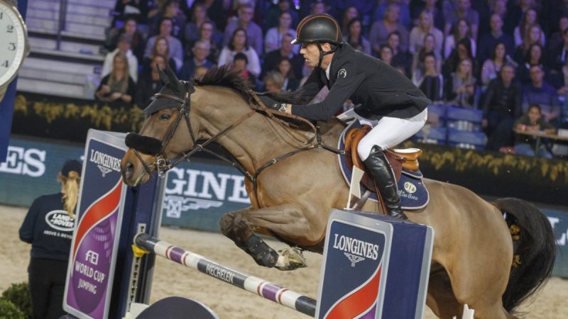 Harrie Smolders en Zinius tijdens hun winnende rit in de wereldbeker van Mechelen. foto: FEI | Dirk Caremans 30/12/2017