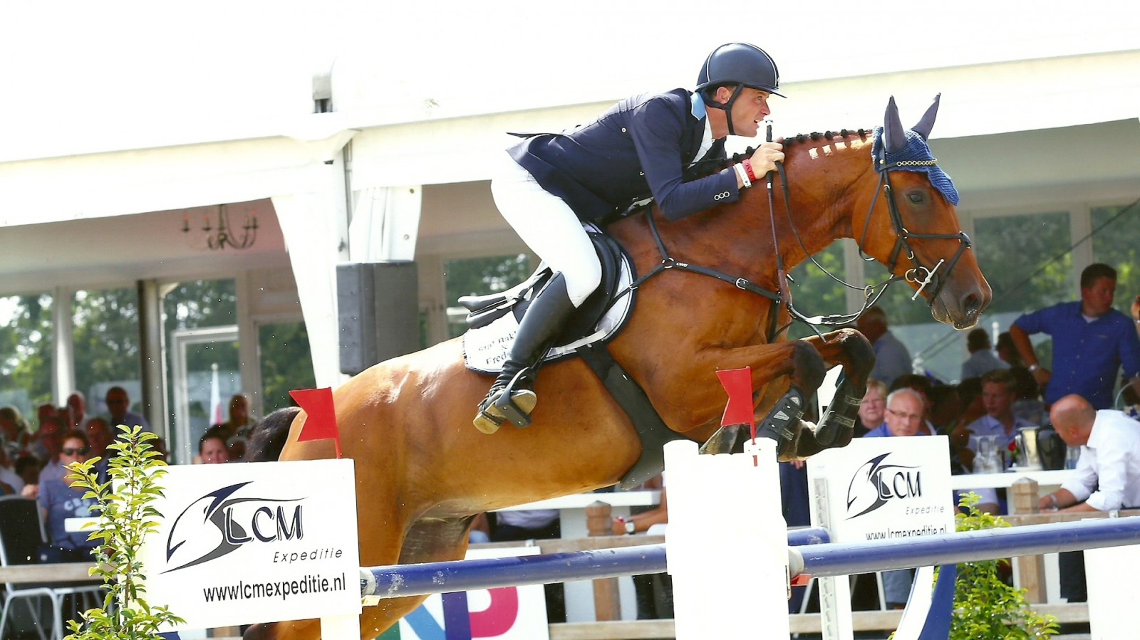 Henk Frederiks won met B en B (v. Kojak) het 1.40 bij Hippisch Nieuwleusen.