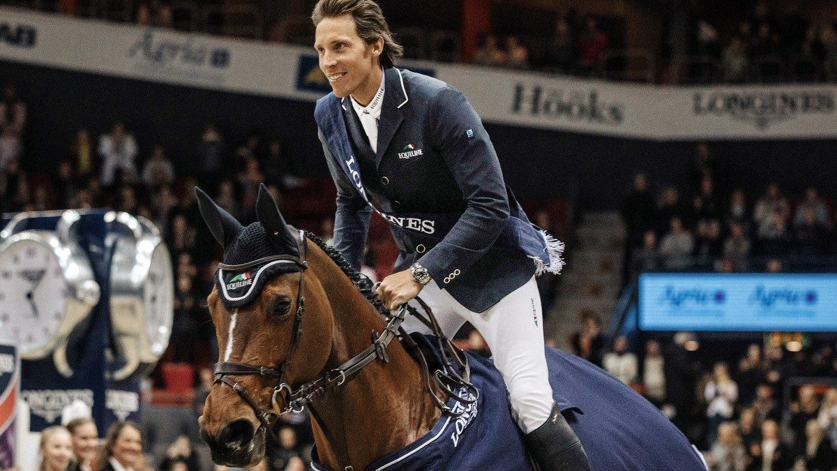 Henrik von Eckermann met Mary Lou tijdens de ereronde van de wereldbeker Gothenburg. foto: FEI/Lotta Brundin Gyllensten