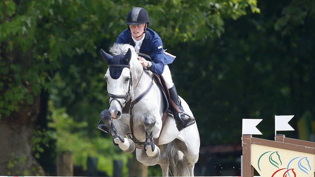 Hessel Hoekstra won met Qstar op de eerste dag van het CSI Salland. (archieffoto)