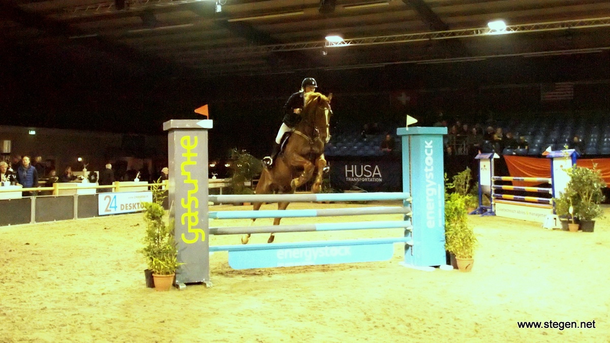 Iris van der Weijden met Asjemenou. Indoor Groningen