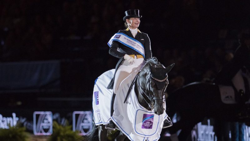 Isabell Werth met Weihegold tijdens de ereronde van de German Masters.