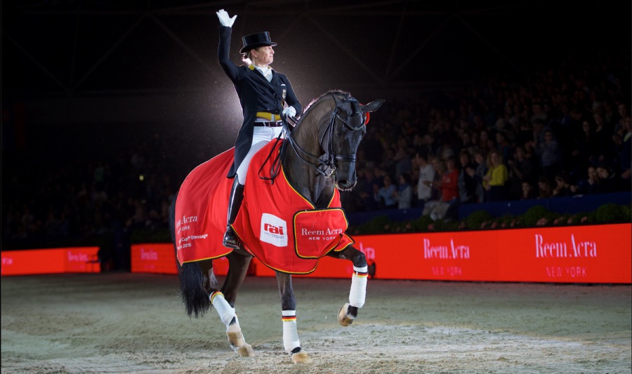 Isabell Werth won met Weihegold de wereldbeker dressuur tijdens Jumping Amsterdam. foto: FEI | Arnd Bronkhorst