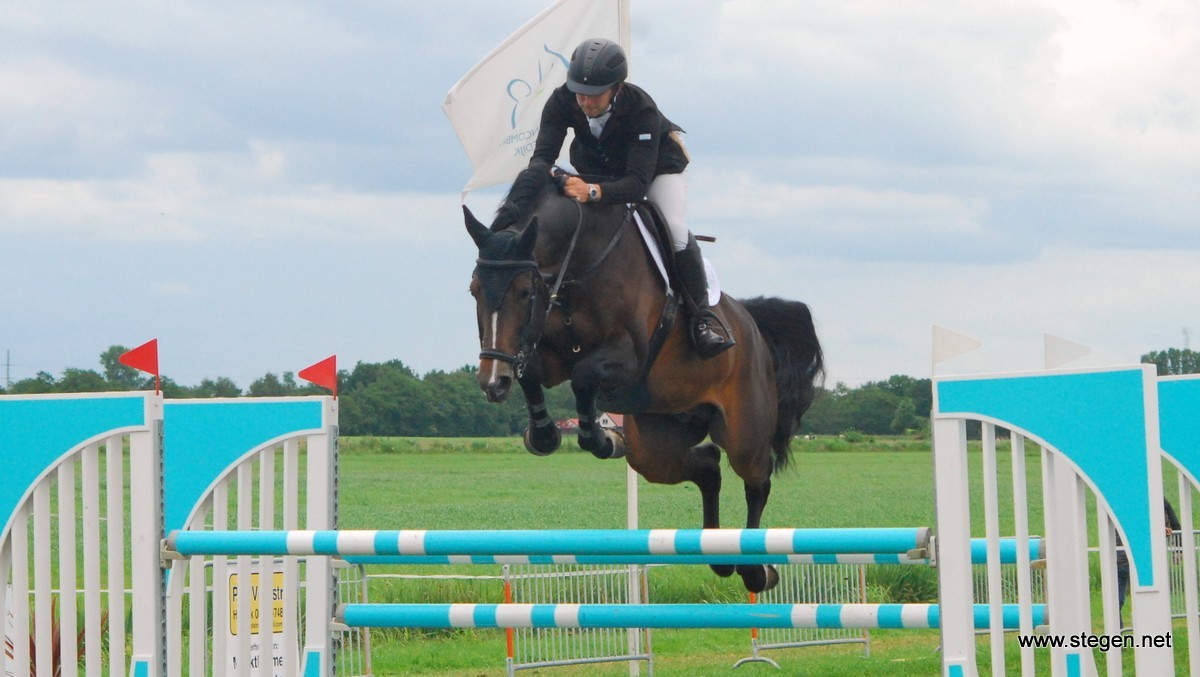 James Robert Billington rijdt Bowmore VDL naar de overwinning in Gorredijk.