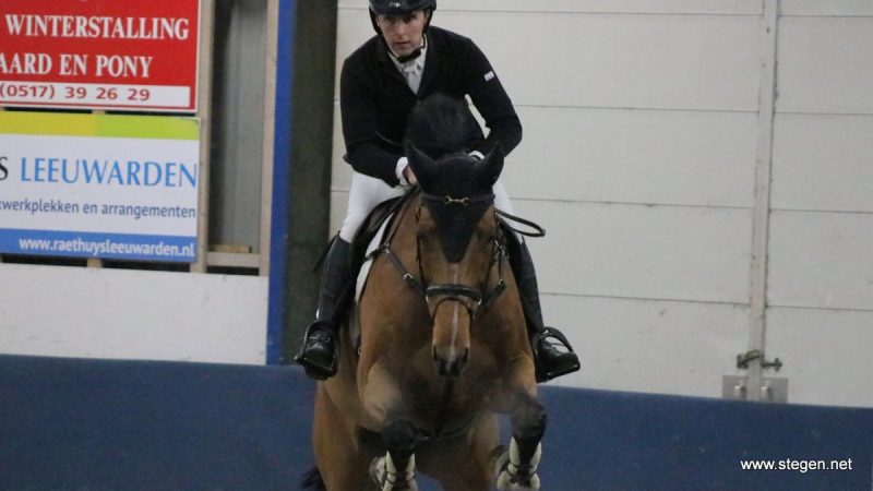 James Robert Billington op weg naar de overwinning met Daranta.