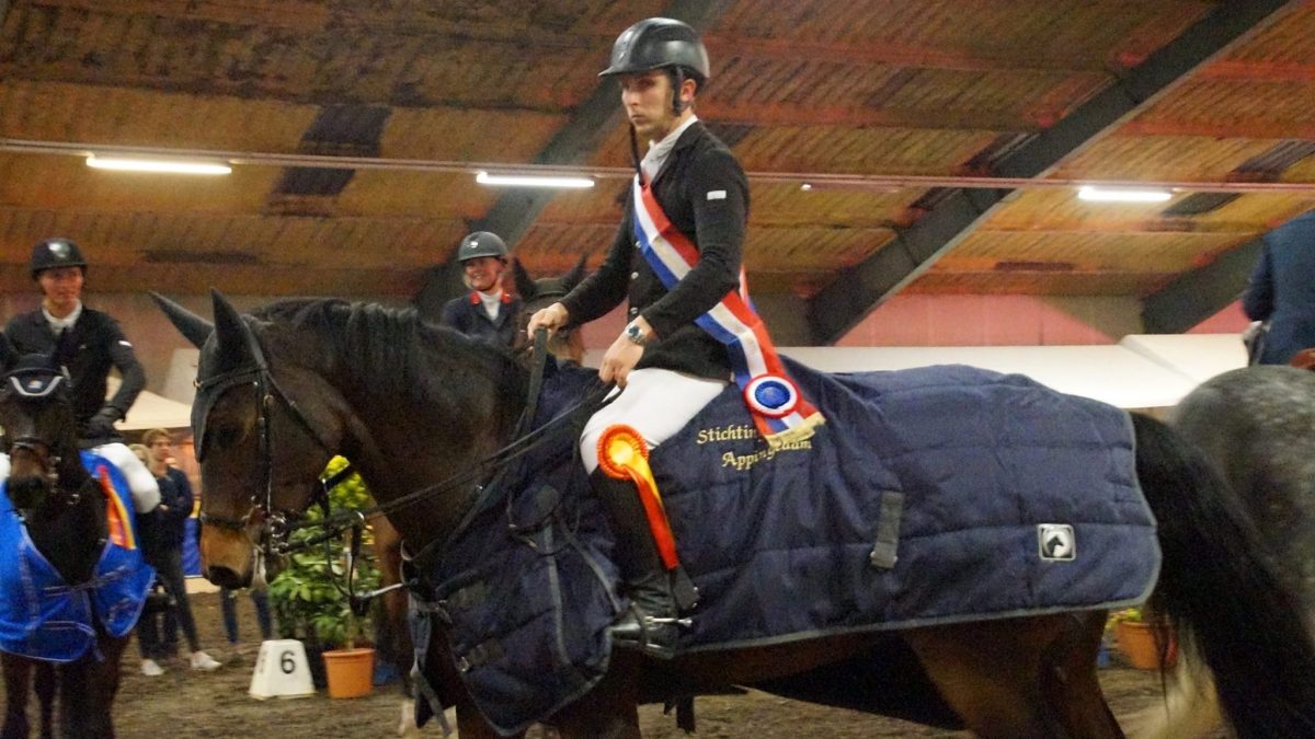 James Robert Billington won met Celena VDL de Grote Prijs van het Hippos Concours Appingedam. foto: Fivelruiters