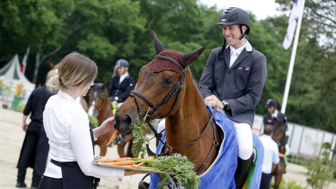 Wortels voor Quinoa des Riollets, die met Jelmer Hoekstra de Grote Prijs van Outdoor Wierden wist te winnen.