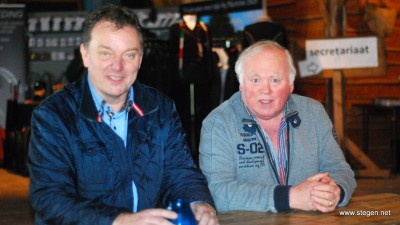 Voorzitter Johan Breider en oud-voorzitter Poppe Koning van Indoor Tolbert.