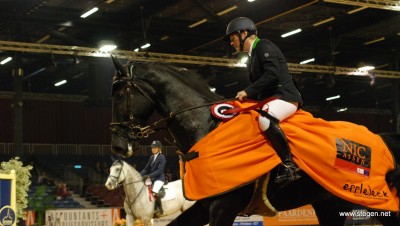 Joukje van der Meer rijdt de ereronde in de M-finale met Heechhiem's Bersina Vdm.