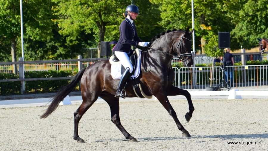 Julia van Schaik met Nova